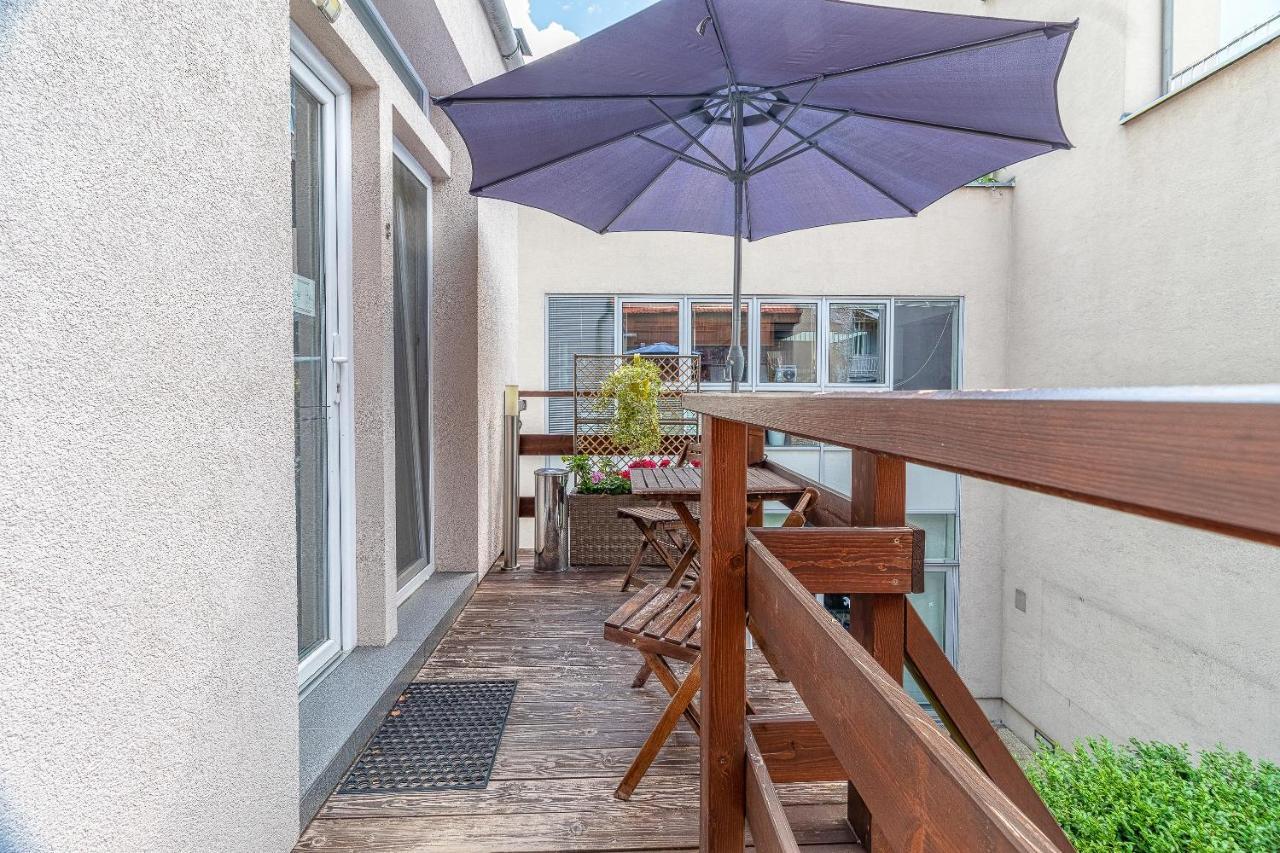 Bratislava -Apartment Near The City Center With A Balcony 외부 사진
