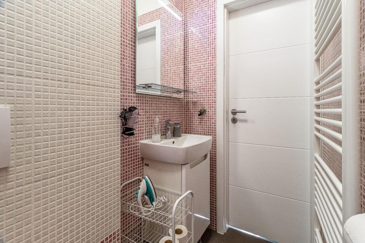 Bratislava -Apartment Near The City Center With A Balcony 외부 사진